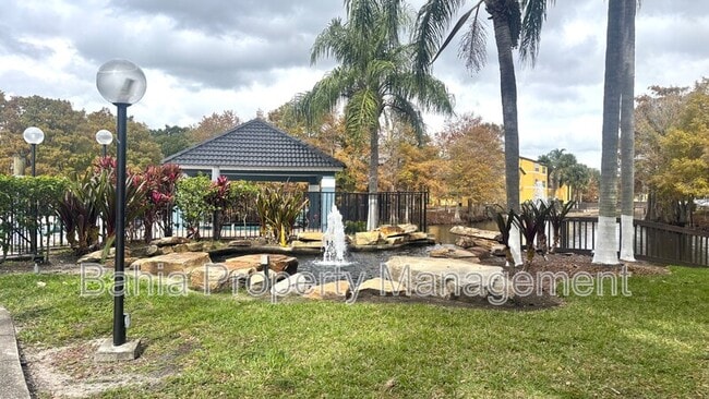 Foto del edificio - 4528 Commander Dr