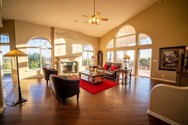 Building Photo - 4 br, 3 bath House - 22411 Lakeview Height...