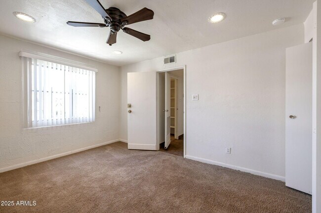 Foto del edificio - 3313 N 68th St