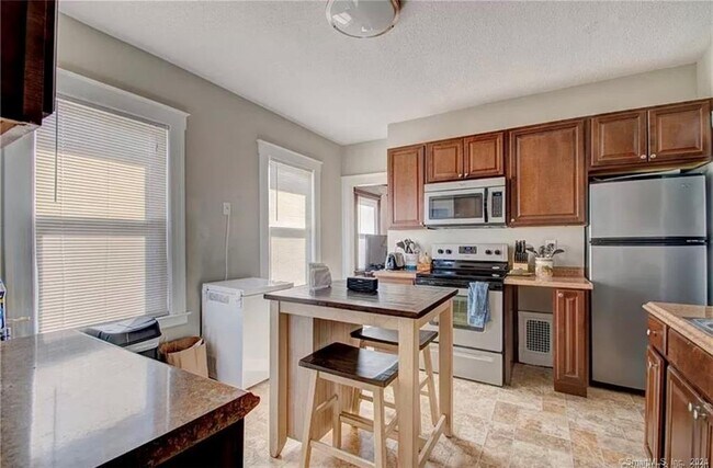 Foto del edificio - 44 Oakwood Ave