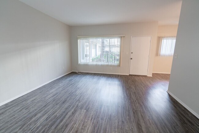 Foto del interior - 18411 Vincennes Street