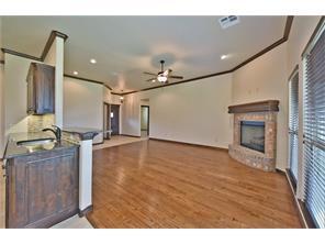 Foto del edificio - 4 bedroom/3 Car Garage Home in the Grove- Deer Creek Schools- Storm Shelter