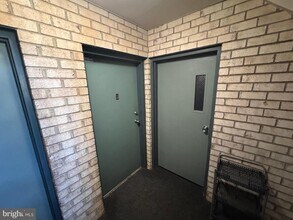 Building Photo - 6924 Hanover Pkwy