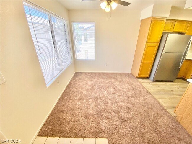 Foto del edificio - 3425 E Russell Rd