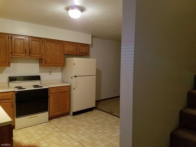 Building Photo - 2 br, 1 bath Duplex - 87 New St Apt A