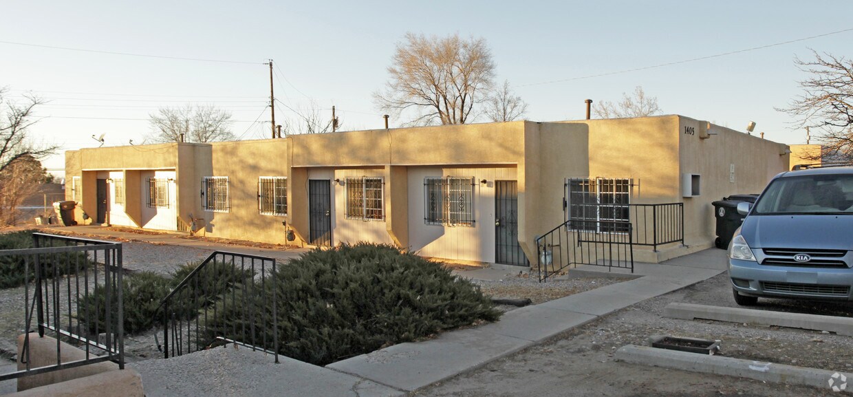 Primary Photo - 1405 Chelwood Park Blvd NE
