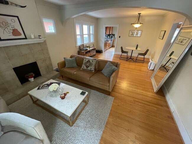 Building Photo - Wash Park 3 Bedroom, 2 Bath Home (Availabl...