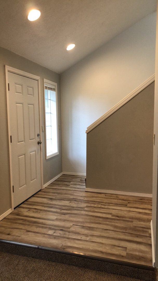 Building Photo - Desirable South Salem Home on Huge Lot! Ne...