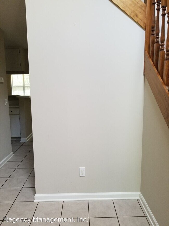 Building Photo - 2 br, 2.5 bath House - 204 Ridgeway Drive