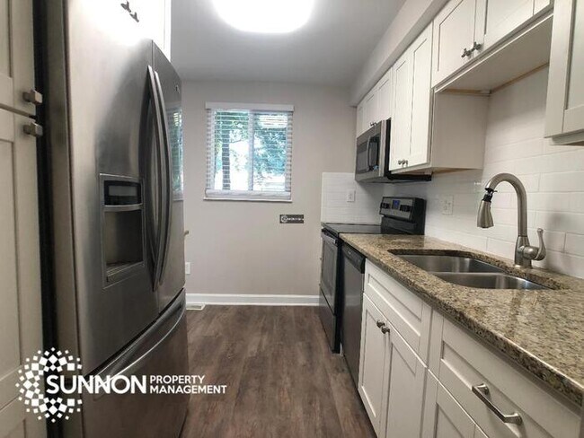 Building Photo - 4BR 2BA Renovated to perfection!
