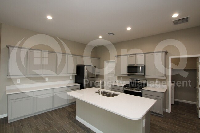 Foto del edificio - 40774 W Sunland Dr