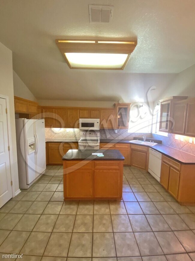 Building Photo - 3 br, 2 bath House - 725 Mustang Trl