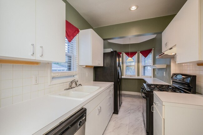 Building Photo - 5828 Walnut Hill Ave