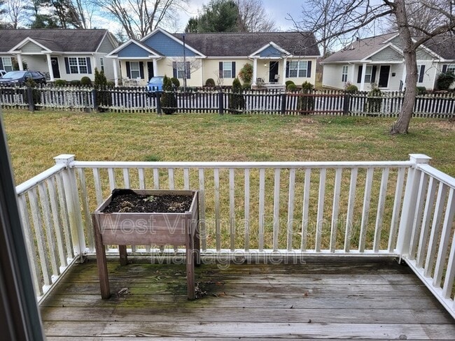 Building Photo - 219 Cardinal Wy