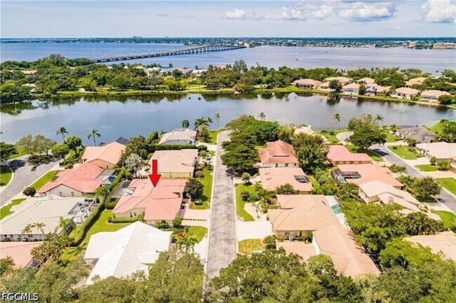 Foto del edificio - 9811 Ensign Ct