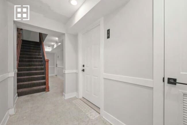 Entry Way - 64 E Cedar St