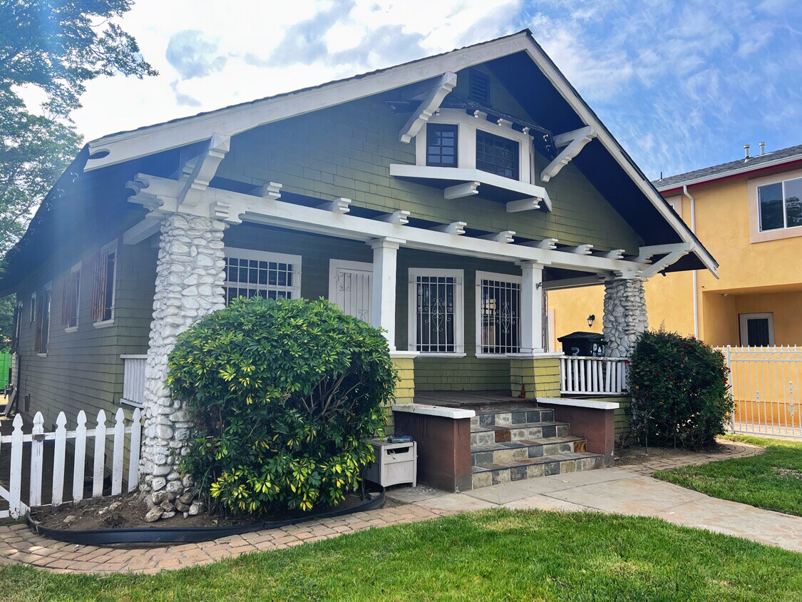 Primary Photo - 3525 S Budlong Ave