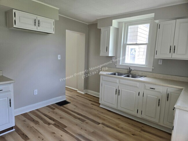 Foto del edificio - 1429 Hall Ave