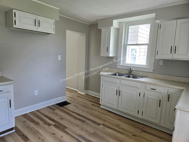 Building Photo - 1429 Hall Ave