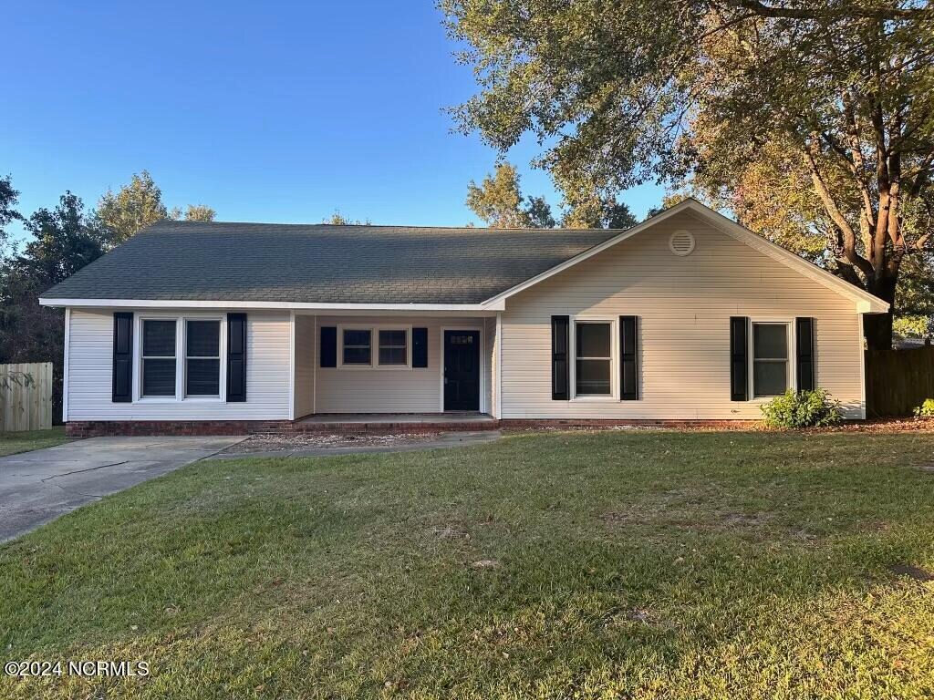 102 Woodbridge Ct, Jacksonville, NC 28540 House Rental in