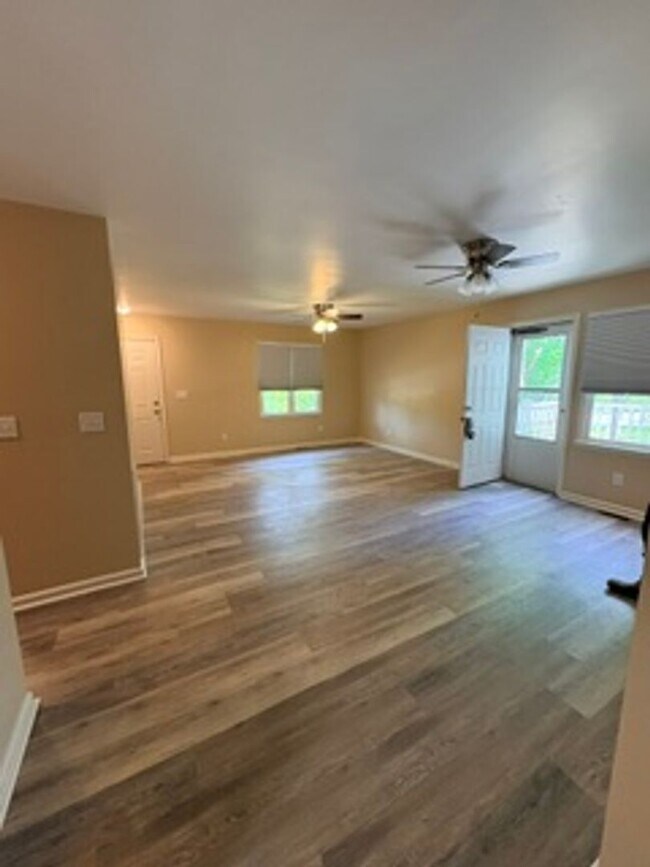 Building Photo - Totally Renovated Bungalow Located in Quiet Neighborhood Yet Close to Everything!