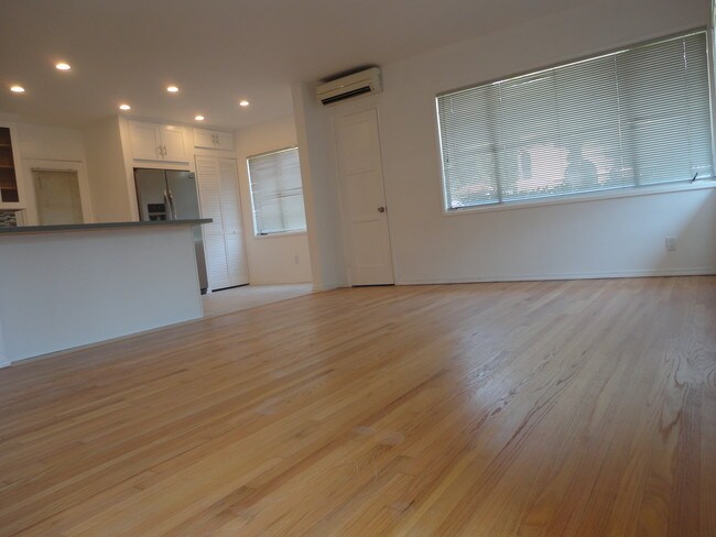 Building Photo - 3180 Rowena Ave