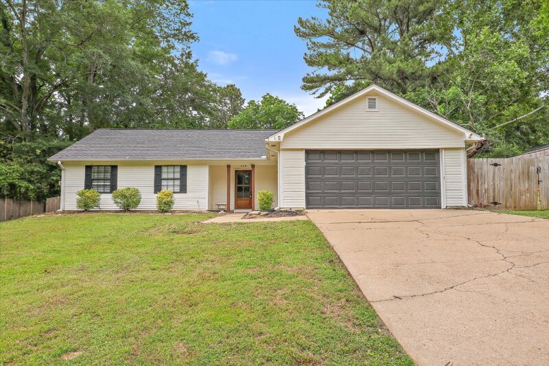 Primary Photo - 124 Spanish Moss Dr