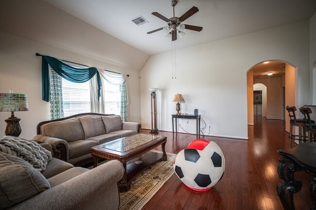 Foto del edificio - 4138 Falvel Shadow Creek Dr