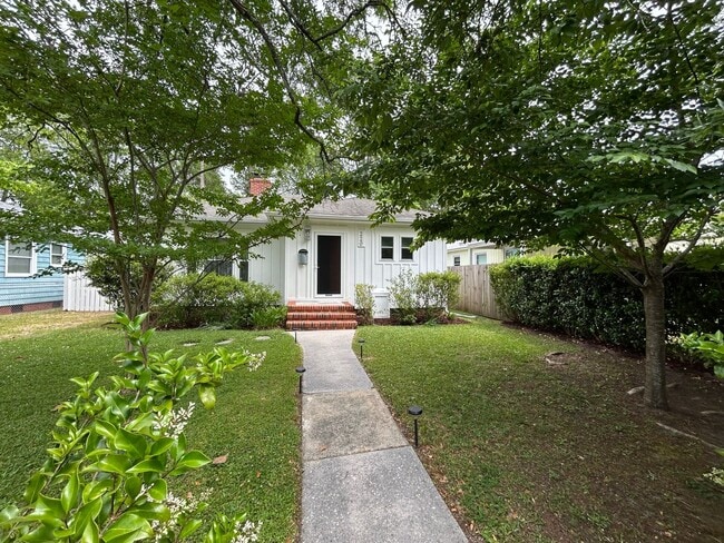 Gorgeous updated furnished cottage! - Gorgeous updated furnished cottage! House