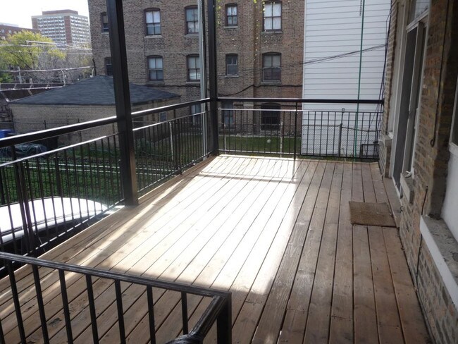 Foto del edificio - 4921 N Winthrop Ave