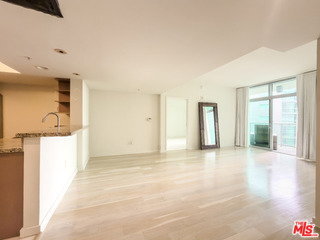 Building Photo - 13700 Marina Pointe Dr