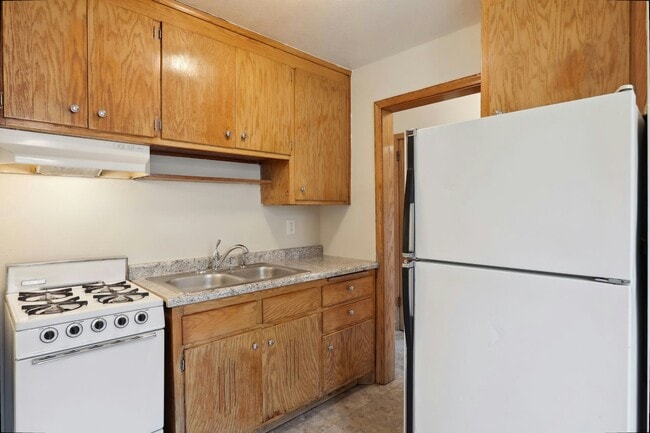 Building Photo - 4628 Tyler St NE