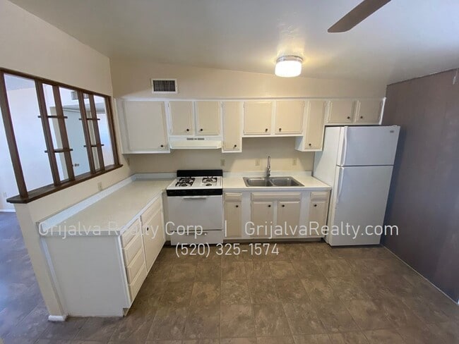 Building Photo - Duplex for Rent
