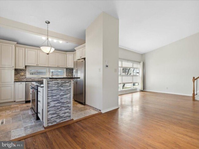 Building Photo - 437 Haywood Rd