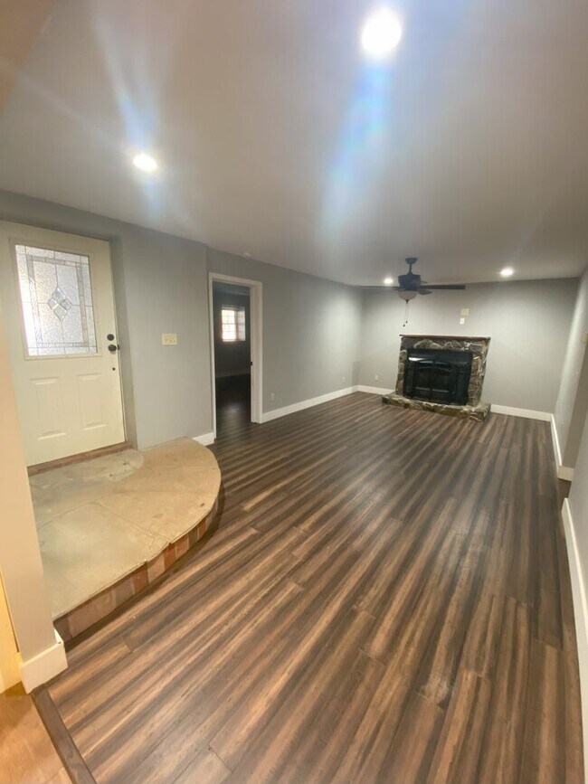 Foto del edificio - 167 Wagon Wheel Ln