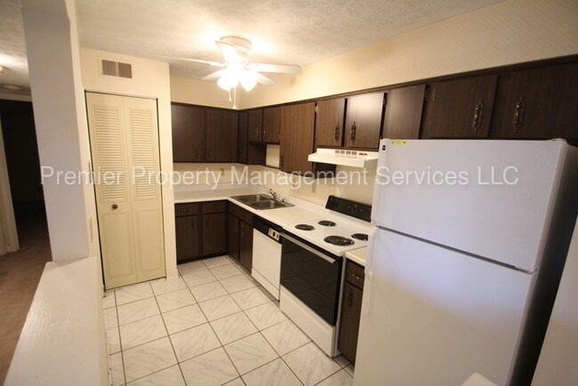 Building Photo - 7098 Wildwood Cir