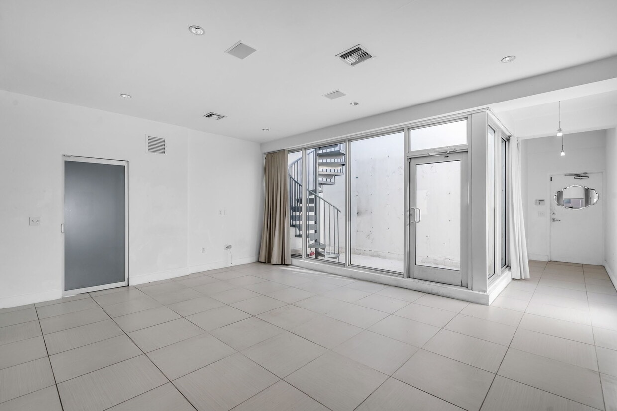 Photo - 229 8th St (Miami Beach, FL)