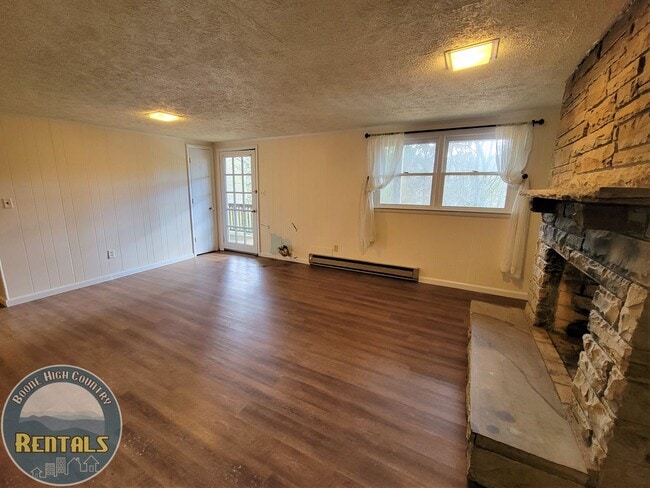 Building Photo - 316 Carl Giles Rd