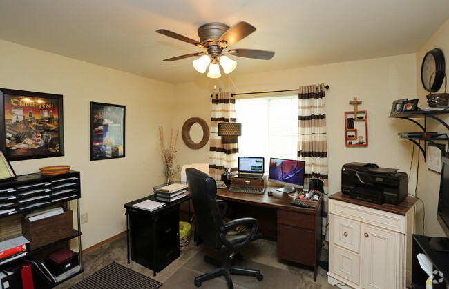 Second bedroom - Golf View Estates