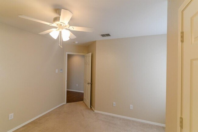 Foto del edificio - 2022 Natchez Dr