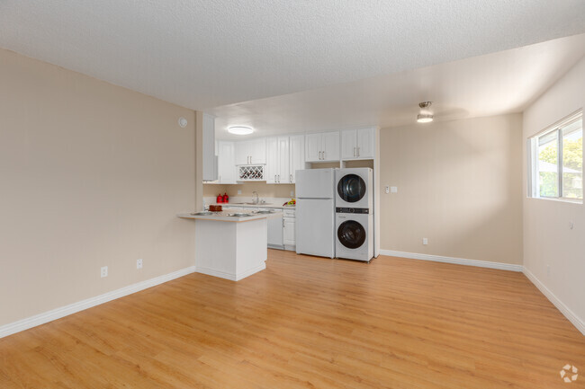 Interior Photo - Casa De Helix La Mesa, Brand New Kitchen, w/d