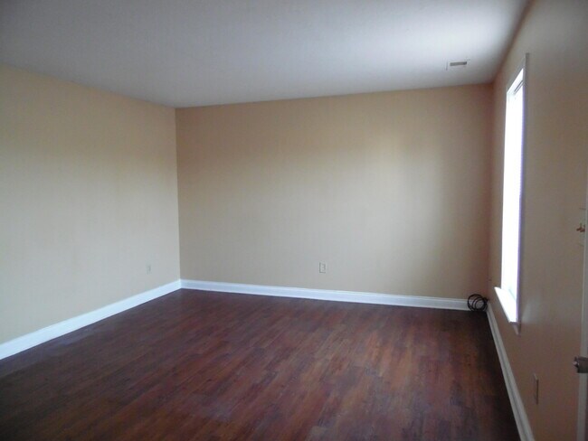 Building Photo - 925 Altamont Ct