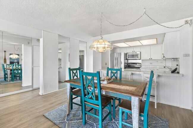 Foto del edificio - 4944 Cass St