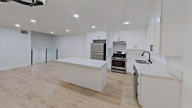Building Photo - 7130 Glade Ave