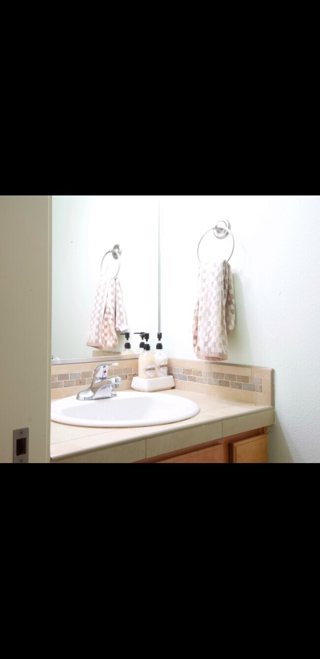 Foto del edificio - 1448 NE 176th Ave