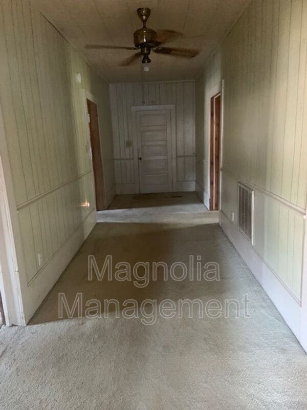 Foto del edificio - 423 Corbitt Rd