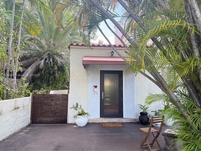 Foto del edificio - 6312 Alton Rd