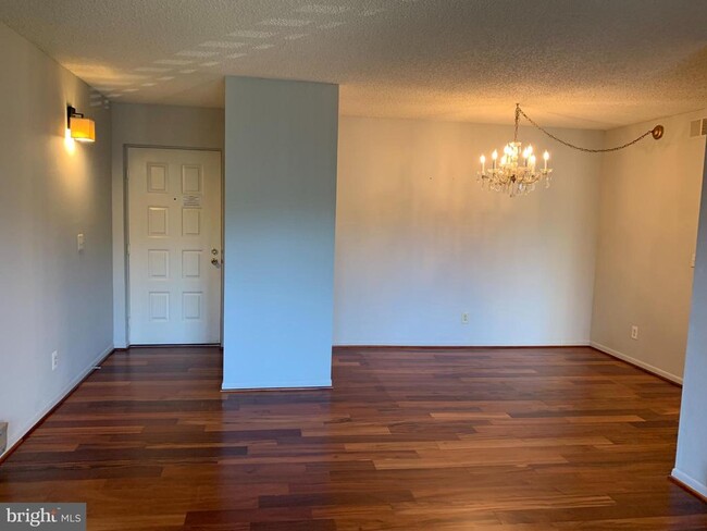 Building Photo - 15311 Beaverbrook Ct