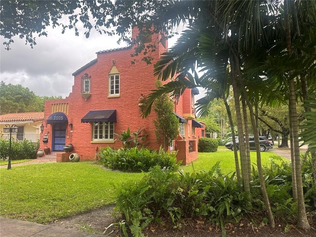 Building Photo - 915 Ferdinand St