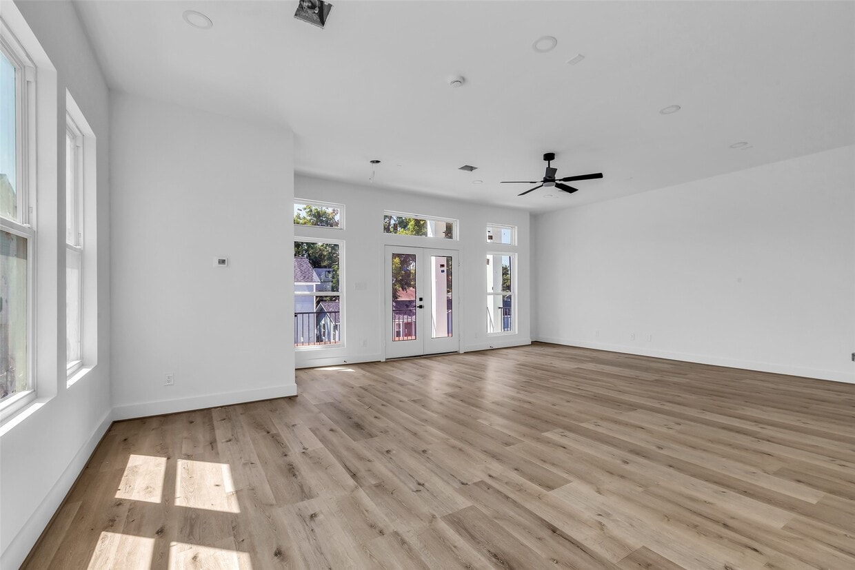 Building Photo - 1228 E 23rd St